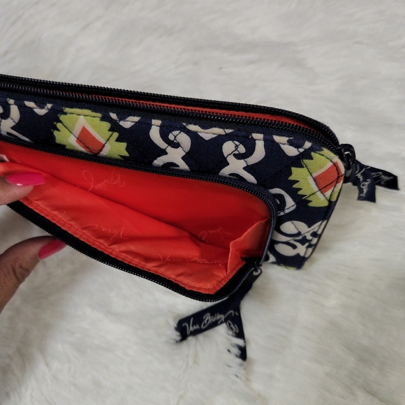 Vera Bradley retired wristlet or clutch. 7”x4.5 - Picture 6 of 6